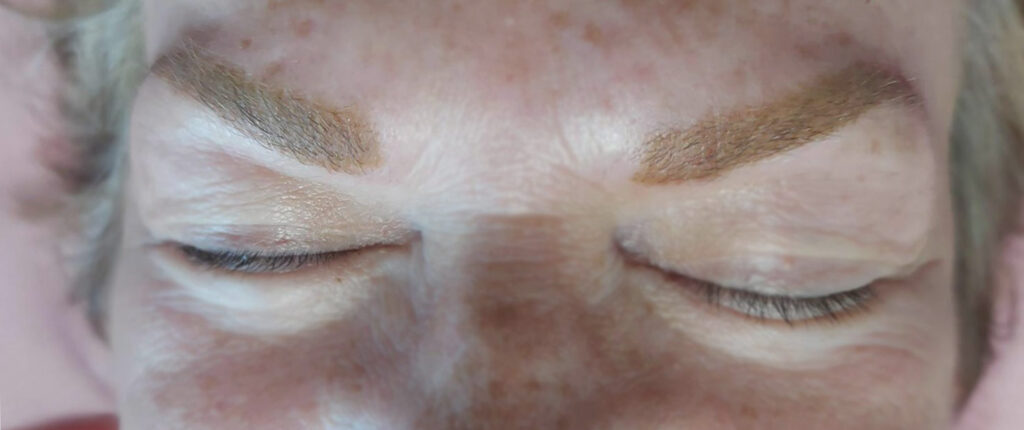 Microblading combo eyebrows 